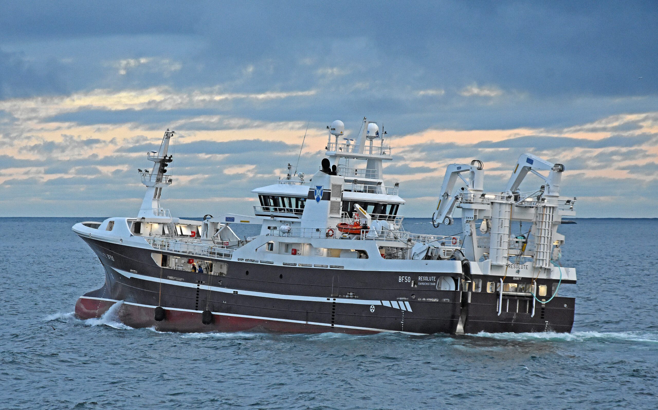 Resolute with Tornado trawl doors