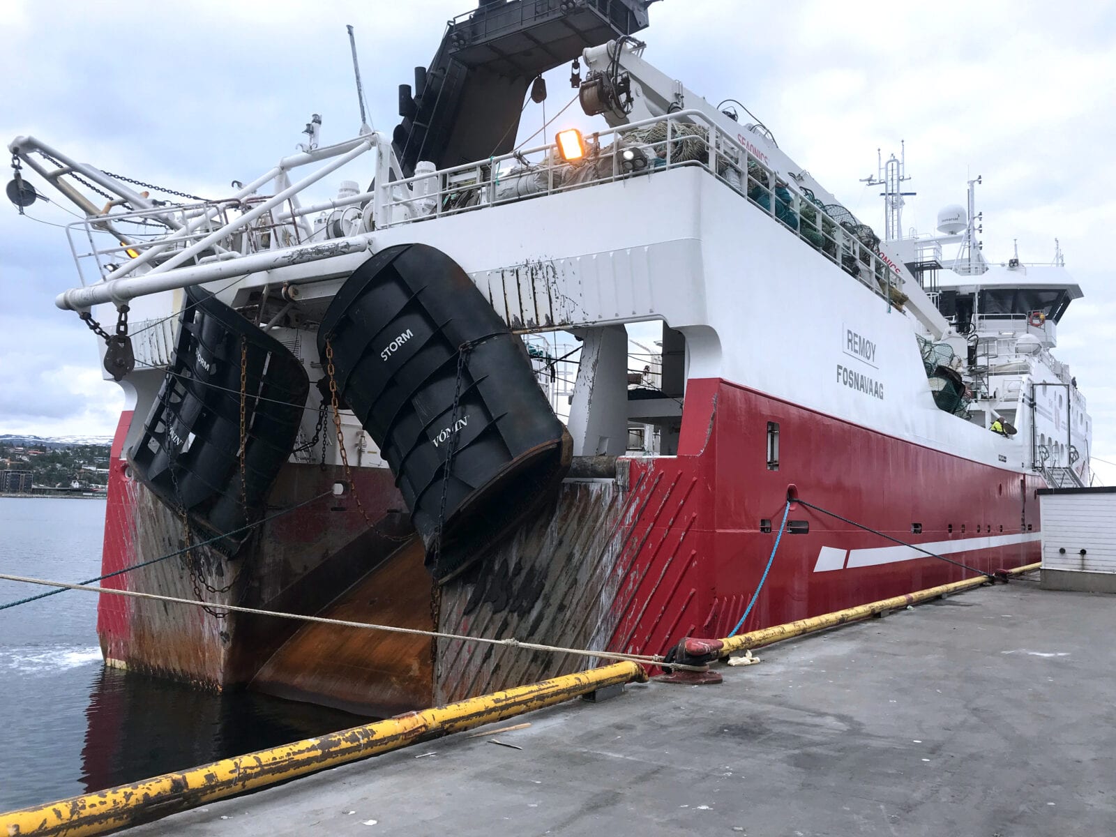 Norwegian trawler Remøy equipped with Vónin Storm trawl doors.