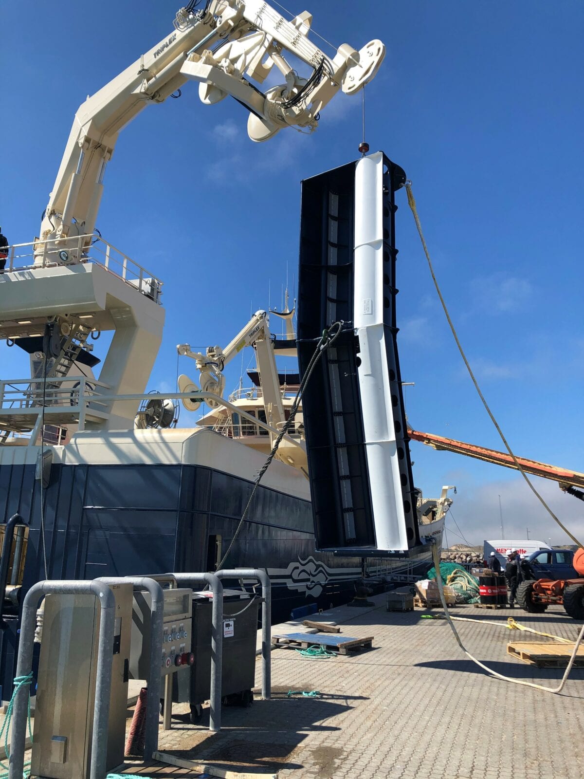 Icelandic trawler Börkur getting their new Vónin Twister trawl doors onboard