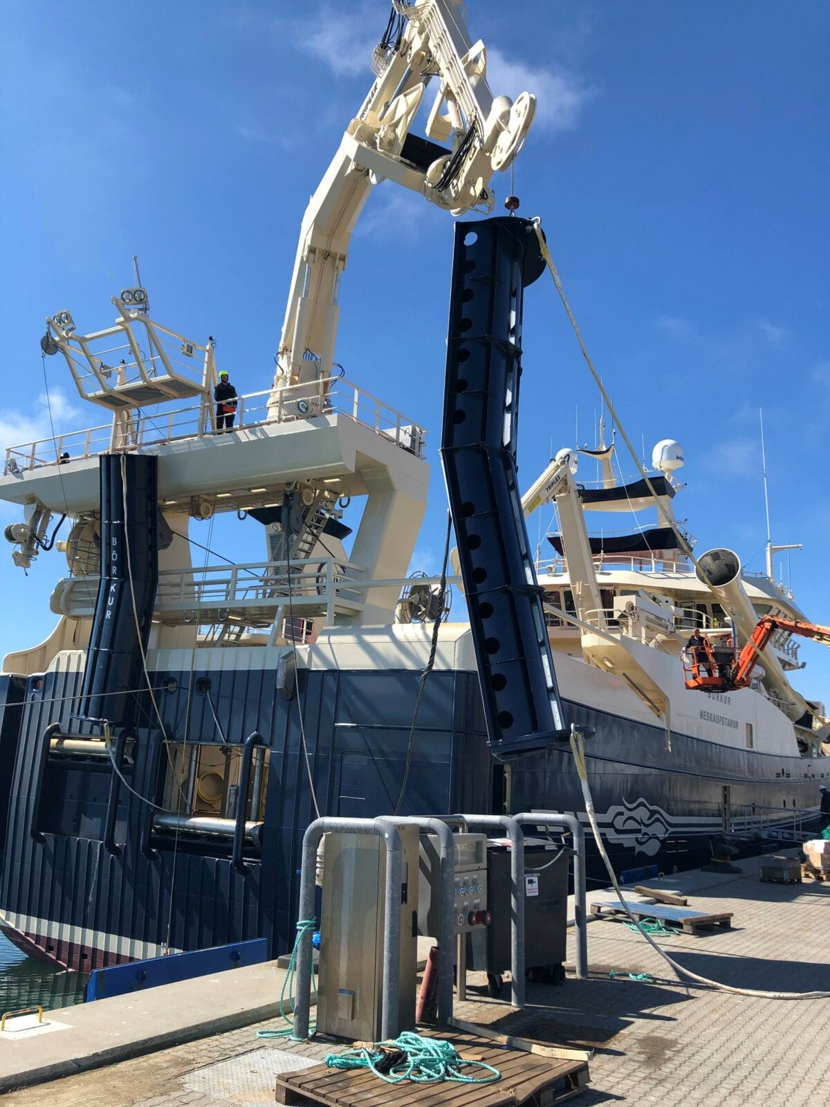 Icelandic trawler Börkur getting their new Vónin Twister trawl doors onboard