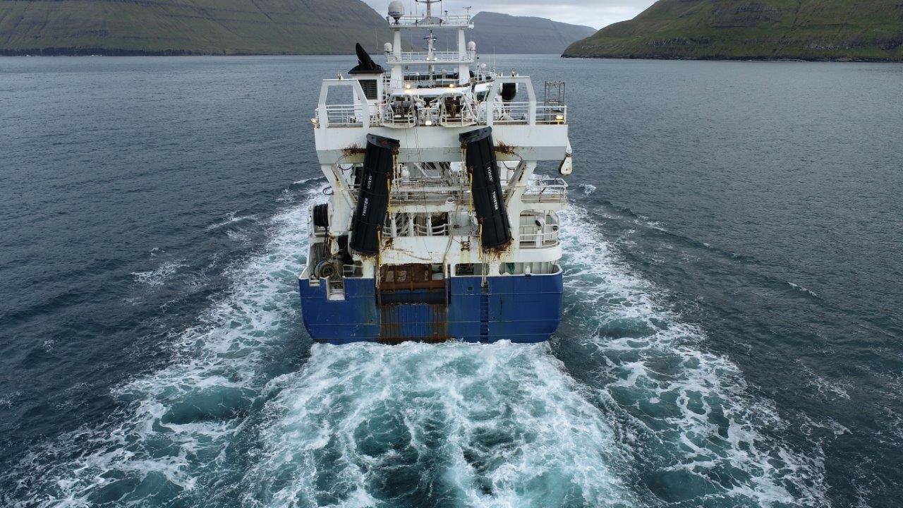 The faroese pelagic trawler Tróndur í Gøtu with Vónin Twister trawl doors