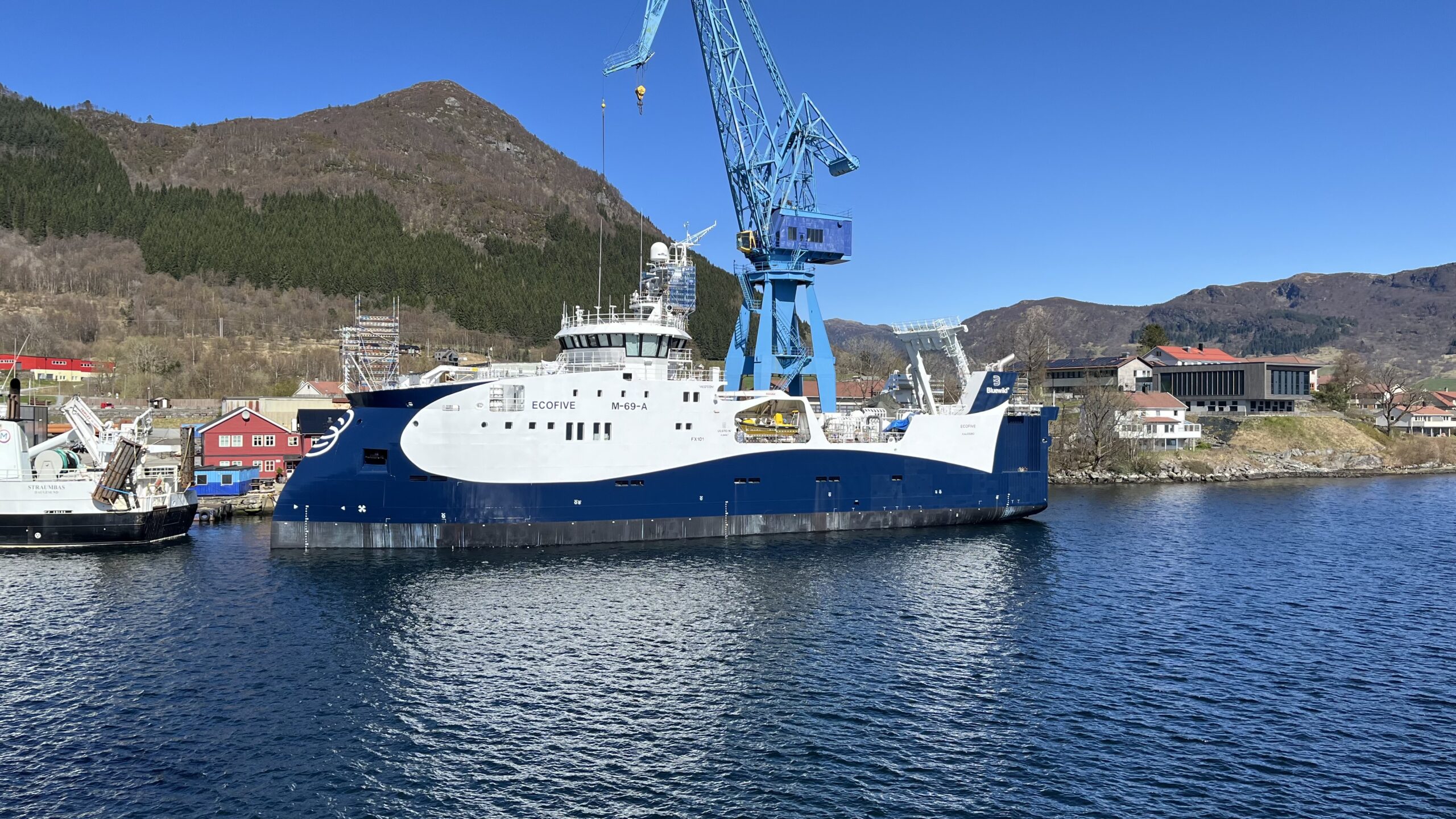 Fishing with four shrimp trawls - Vónin